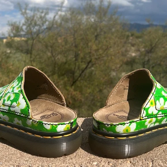 🏴󠁧󠁢󠁥󠁮󠁧󠁿 Vintage MIE Dr. Martens Green Daisy Platform Slides Sandals UK 5